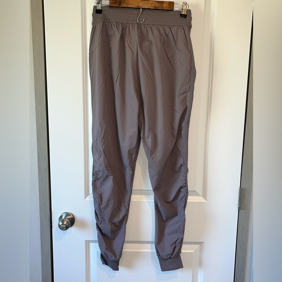 Lululemon Beyond The Studio Jogger Women's Size 8 LW5CZHS High Rise - Picture 3 of 6